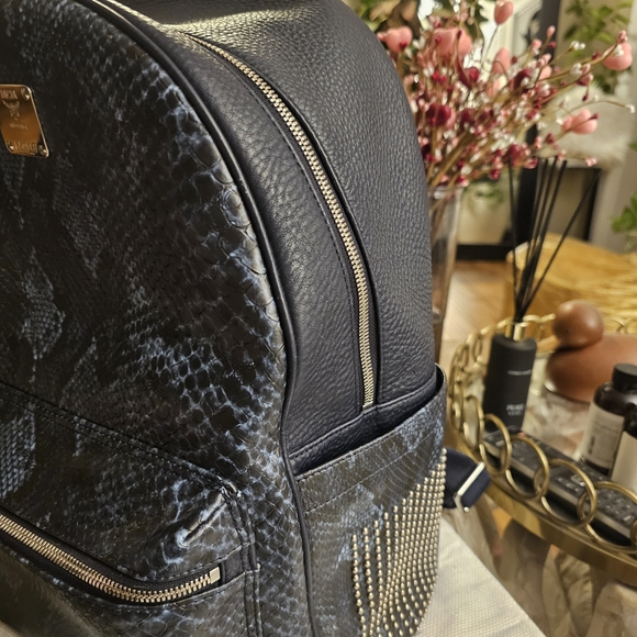 MCM Dark Snake Pattern Backpack - Picture 5 of 16
